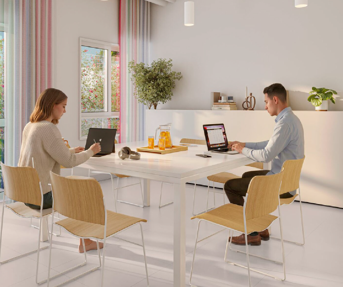 Coworking com mesas e cadeiras